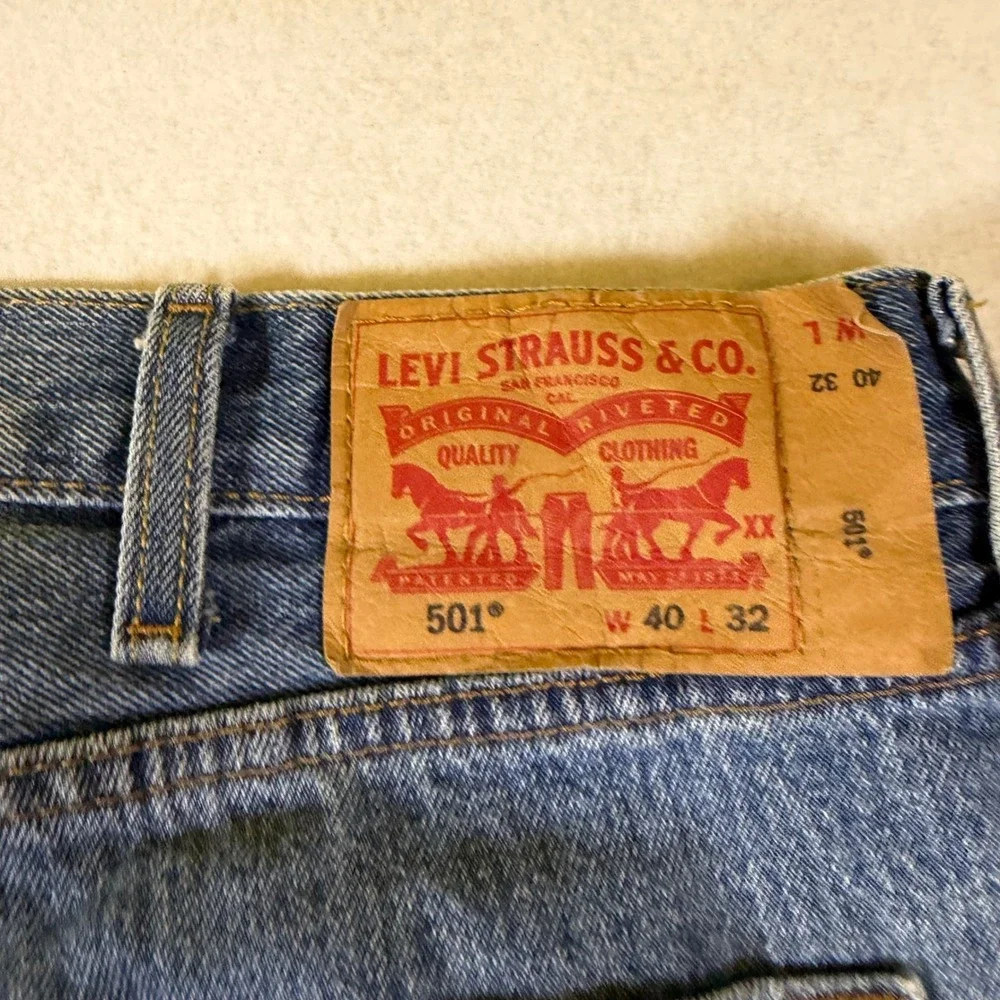 Levis 501 Original Fit Mens Jeans 40x32 Medium Wash Blue Denim Button Fly 501